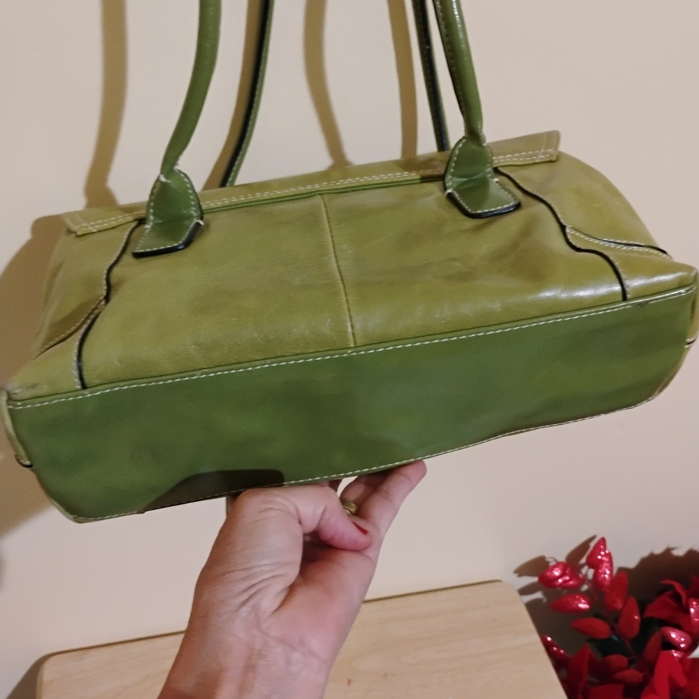 Green GIANI BERNINI Distressed Leather Shoulder Bag - Picture 5 of 14